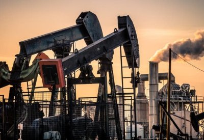 أسعار النفط تقفز بأكثر من 1% بعد خفض إنتاج "أوبك+"