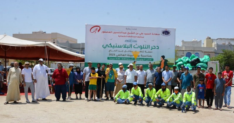 المحافظة الشمالية تنظم حملة لتنظيف ساحل جد الحاج