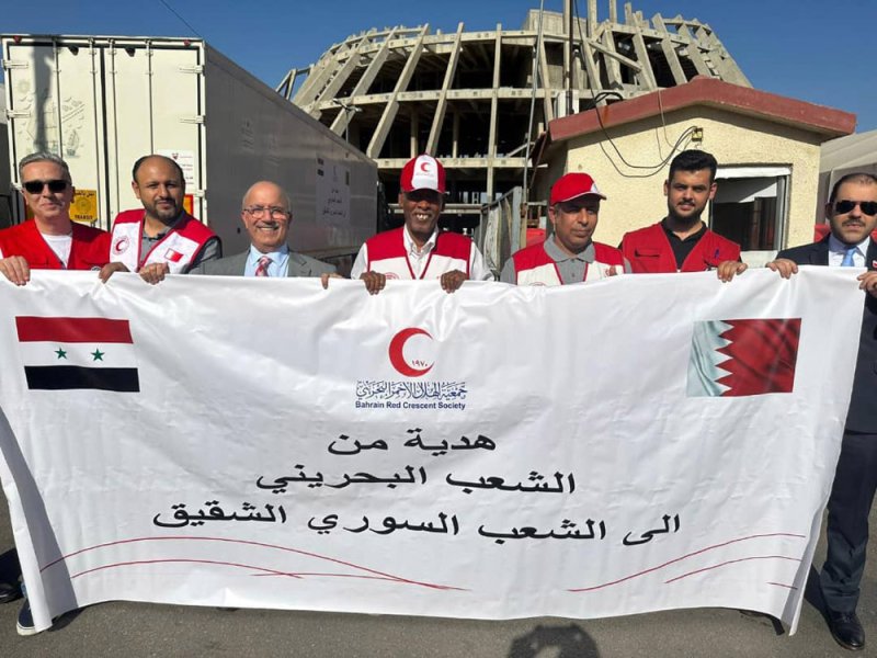 الهلال الأحمر البحريني يسلم المساعدات الإغاثية لنظيره السوري