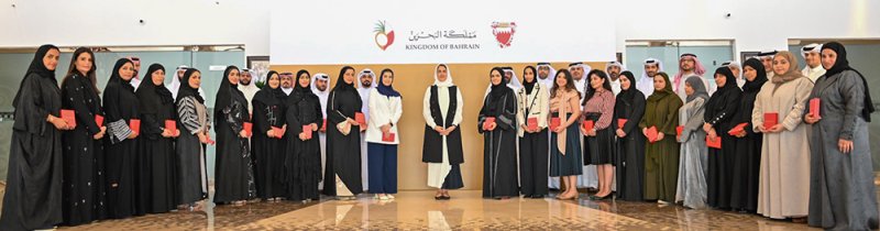 الأنصاري تنقل تهنئة قرينة العاهل المعظم لموظفي "الأعلى للمرأة" الحاصلين على "وسام الاستحقاق الطبي"