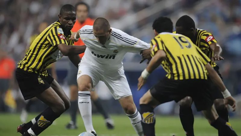 بنزيمة وريال مدريد.. علاقة بدأت وانتهت بـ"اتحاد جدة"