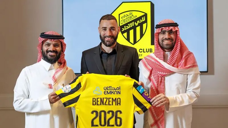 بنزيمة يحصل على الرقم 9.. ويقول: رونالدو كشف لي الدوري