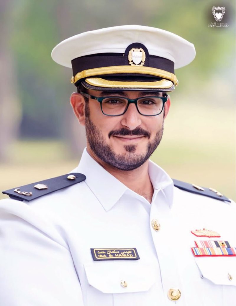 سمو الرائد بحري الشيخ عيسى بن سلمان بن حمد ينهي بنجاح دورة القيادة والأركان المشتركة من جامعة المشاة البحرية الأمريكية