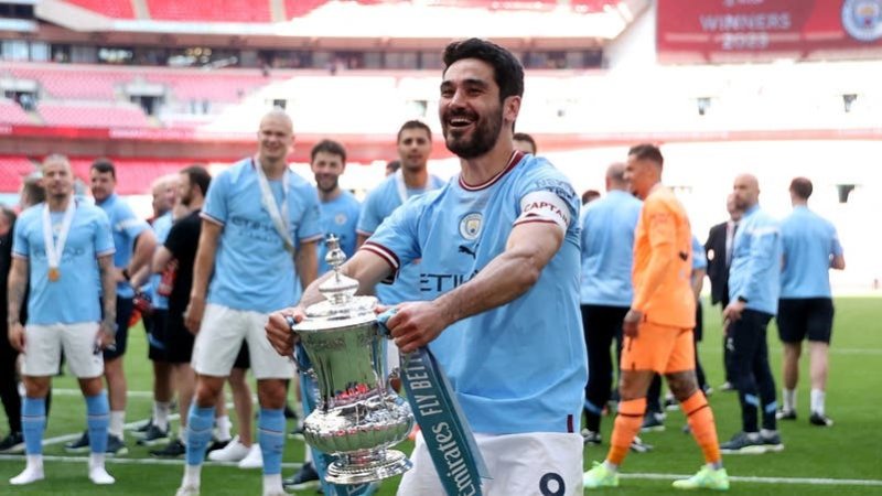 نادٍ سعودي يهدد برشلونة.. ومانشستر سيتي يترقب