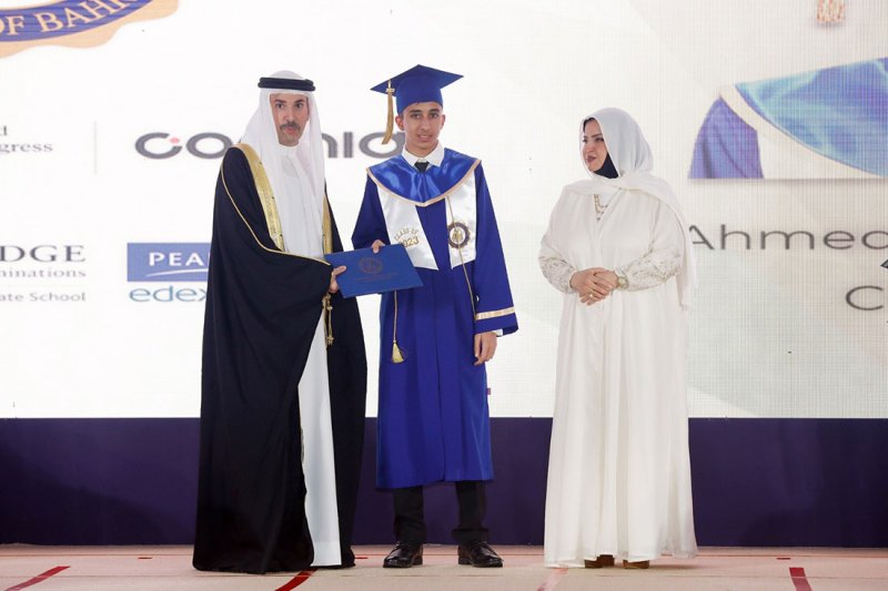 محافظ العاصمة يشهد حفل تخريج الفوج الثامن من مدرسة الإبداع الخاصة