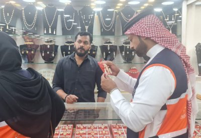 "التجارة" تحذر: لا تشتروا اللؤلؤ من حسابات "السوشيال ميديا" غير المرخصة