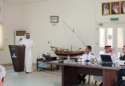 شؤون الموانئ والملاحة البحرية بوزارة المواصلات والاتصالات تقدم محاضرة توعوية للبحارة