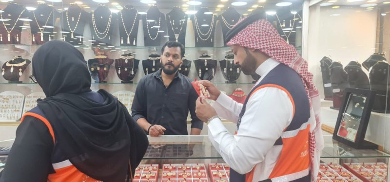 "التجارة" تحذر: لا تشتروا اللؤلؤ من حسابات "السوشيال ميديا" غير المرخصة