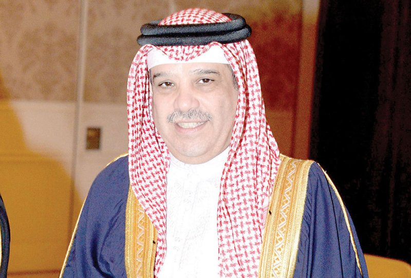 رئيس اتحاد الكرة ونائبه يهنئان عبدالرحمن بن مبارك