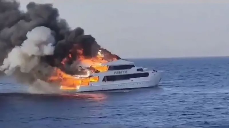 سيدة ورجلان.. هوية البريطانيين المفقودين بحريق مركب البحر الأحمر بمصر