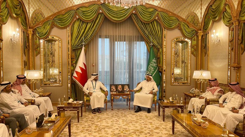 وزير الصناعة والتجارة يلتقي وزير الاستثمار بالمملكة العربية السعودية