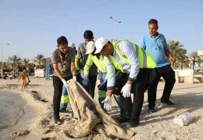 بلدية المنطقة الشمالية تنظف ساحل المالكية ضمن حملة "سواعد"