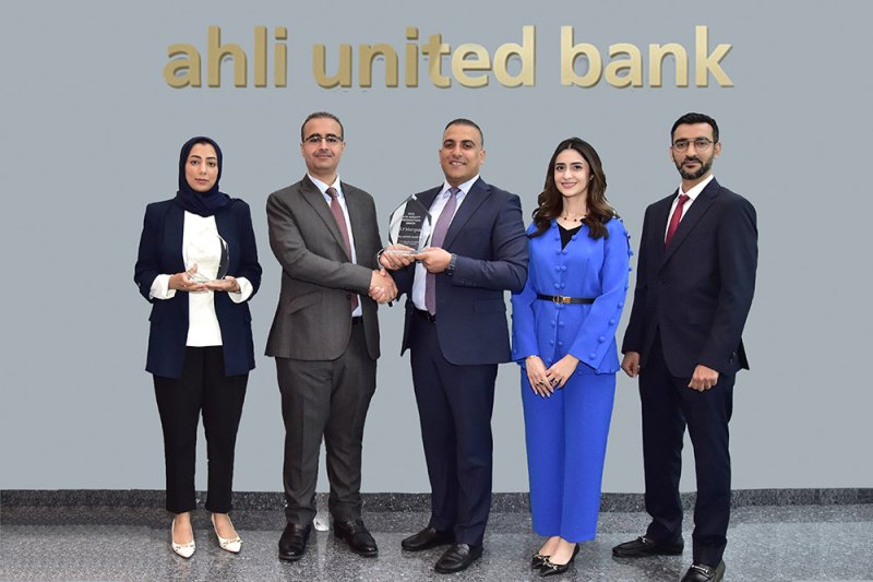البنك الأهلي المتحد يحرز اثنتين من جوائز النخبة للجودة الرفيعة من بنك جي بي مورغان
