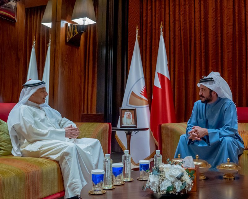 خالد بن حمد يستقبل رئيس الاتحاد الدولي للألعاب المائية