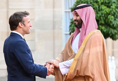 ولي العهد السعودي يتوجه إلى باريس في زيارة رسمية