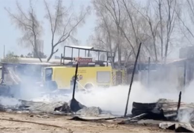 بالفيديو: رجال الإطفاء يسيطرون على حريق شب في أخشاب بالصالحية