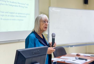"التربية" والسفارة الأمريكية تنظمان ورشة للمعلمين عن اختبار TOEFL