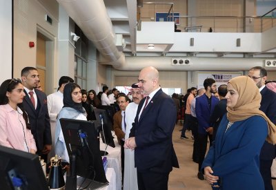 "تقنية المعلومات" بجامعة البحرين تعرض 53 مشروع تخرج مميزاً لطلبتها نماذج أعمال المشاريع تقدم حلولاً في النواحي الحياتية والعملية والاقتصادية