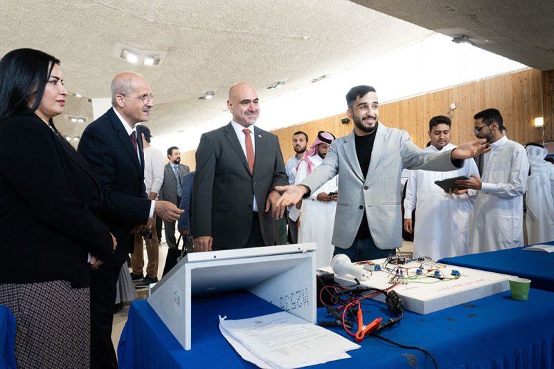 طلبة "هندسة" جامعة البحرين يعرضون 71 مشروع تخرج للفصل الدراسي الثاني