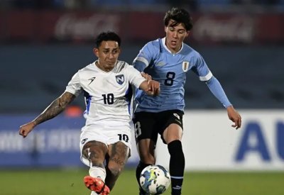 منتخب أوروغواي يبدأ مسيرته مع بيلسا بفوز كبير