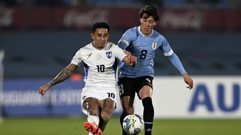 منتخب أوروغواي يبدأ مسيرته مع بيلسا بفوز كبير