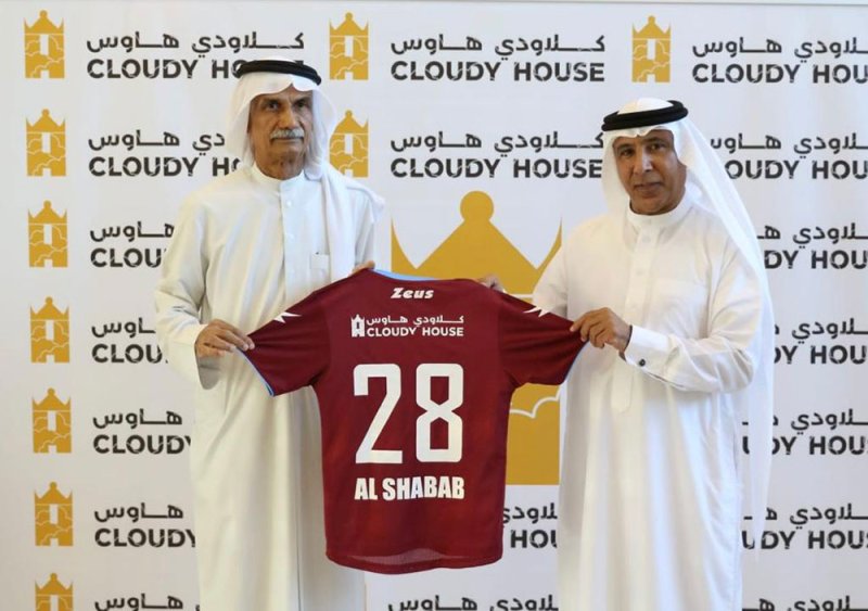 "كلاودي هاوس" ترعى فريق الكرة بنادي الشباب