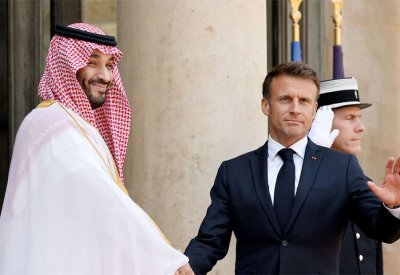 الرئيس الفرنسي يستقبل ولي العهد السعودي في الإليزيه