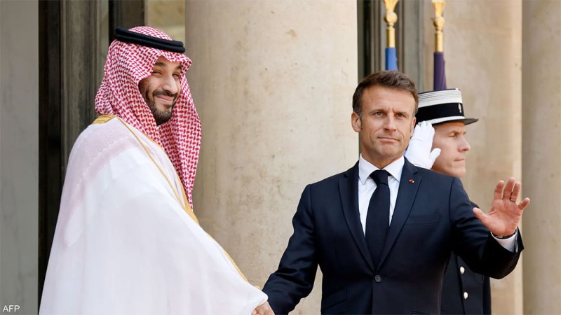 الرئيس الفرنسي يستقبل ولي العهد السعودي في الإليزيه