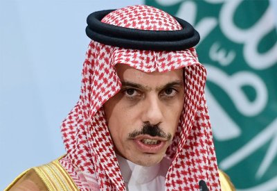 وزير الخارجية السعودي يلتقي الرئيس الإيراني في طهران
