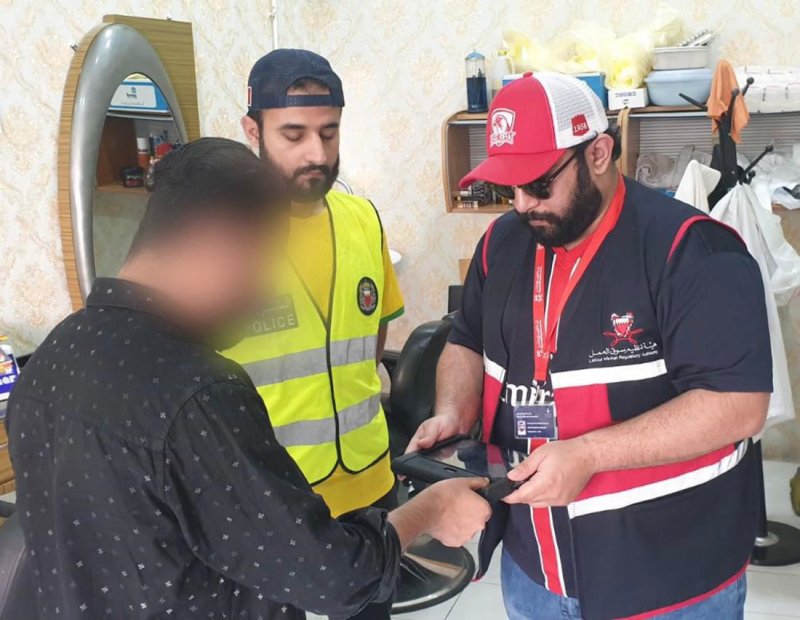 هيئة تنظيم سوق العمل: رصد عدد من المخالفات خلال حملة تفتيشية مشتركة في "المحرق"