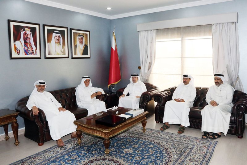 محافظ العاصمة يبحث مع جمعية المعامير الخيرية احتياجات المنطقة الخدمية والتنموية والاجتماعية
