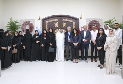 طلبة جامعة البحرين يتعرفون على إستراتيجية منظمة الفن الشعبي