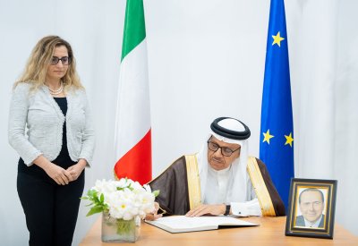 سعادة وزير الخارجية يقدم واجب العزاء في وفاة رئيس الوزراء الإيطالي الأسبق