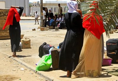 العالقون في الخرطوم.. بين جحيم البقاء وتعسر المغادرة