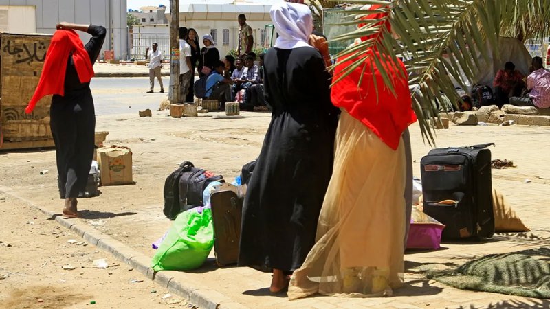 العالقون في الخرطوم.. بين جحيم البقاء وتعسر المغادرة