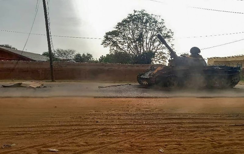 مليونا نازح ونصف مليون لاجئ جراء الحرب بالسودان.. طرق دارفور ملأى بالجثث