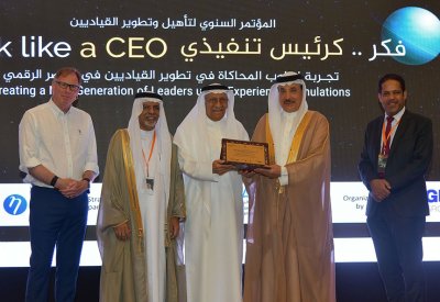 وزير العمل يكرم "البلاد" لنجاحها في تطوير كوادرها بالتدريب