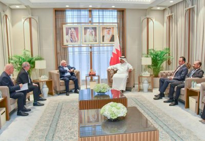 معالي وزير المالية والاقتصاد الوطني يلتقي وزير السياحة الإسرائيلي