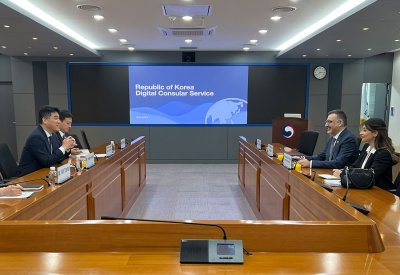 وكيل وزارة الخارجية للشؤون القنصلية والإدارية يجتمع مع عدد من المسؤولين بالخارجية الكورية
