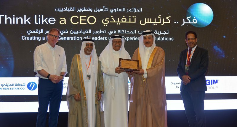 وزير العمل يكرم "البلاد" لنجاحها في تطوير كوادرها بالتدريب