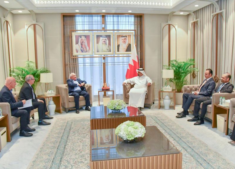 معالي وزير المالية والاقتصاد الوطني يلتقي وزير السياحة الإسرائيلي