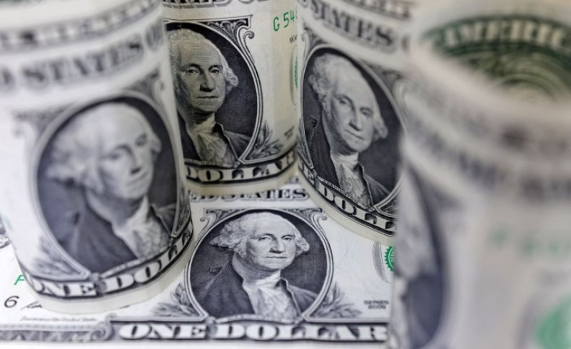الدولار ينخفض بعد تصريحات رئيس الفيدرالي الأمريكي أمام الكونجرس