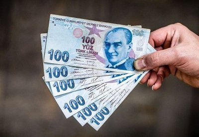 تراجع الليرة التركية 2.8 بالمئة بعد رفع الفائدة