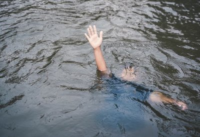 كارثة تفطر القلوب.. نزلت ابنة الـ8 سنوات لتنقذ أخاها فغرقت معه