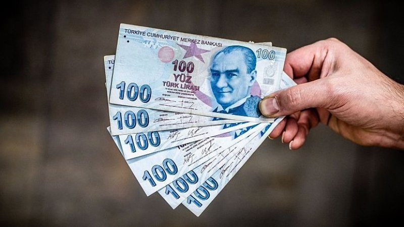 تراجع الليرة التركية 2.8 بالمئة بعد رفع الفائدة