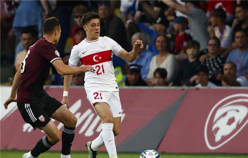 "البوندسليجا" تحرم الريال وبرشلونة من جوهرة تركيا