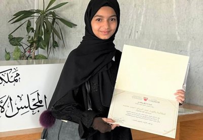الطالبة الفنانة ياقوت تفوز بالمركز الثالث في المسابقة الإقليمية للبيئة البحرية
