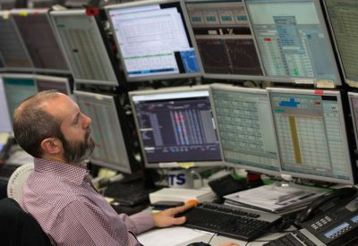 البورصات الأوروبية تفتح على انخفاض بضغط من أسهم البنوك