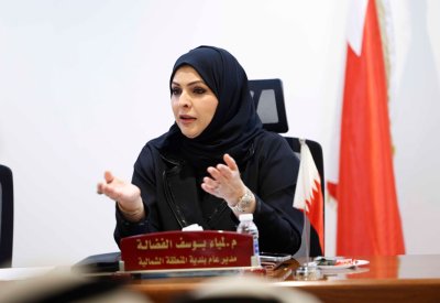 لافتات بتسع لغات مختلفة تستهدف العابثين بحاويات القمامة