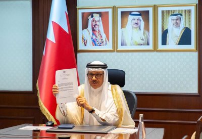 وزير الخارجية يتسلم نسخًا من أوراق اعتماد عدد من سفراء الدول المعينين لدى مملكة البحرين